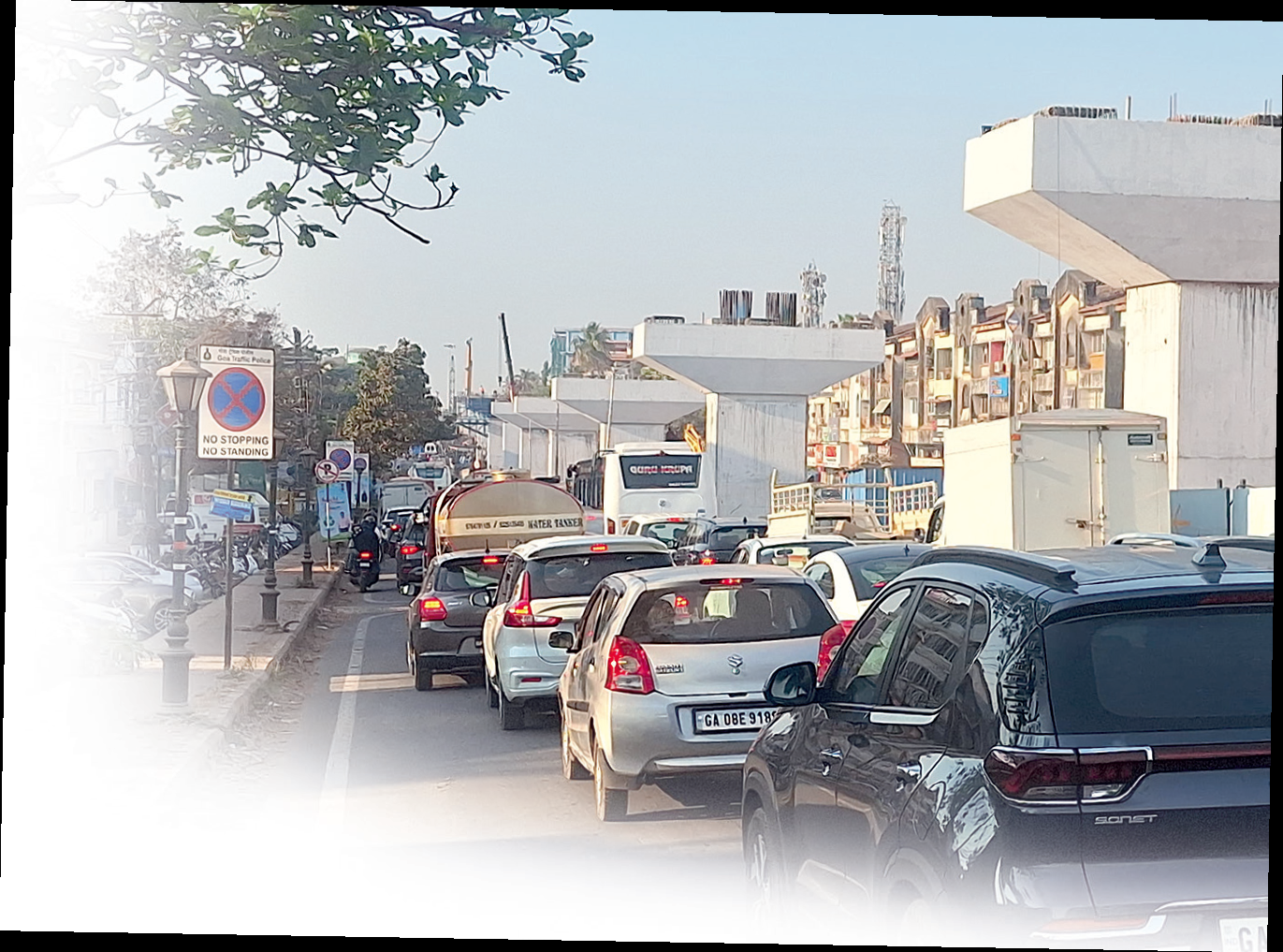 Dust, danger, delays Poor planning turns Porvorim’s
flyover project into a mess