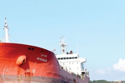 Dutch firm to remove naphtha from grounded ship