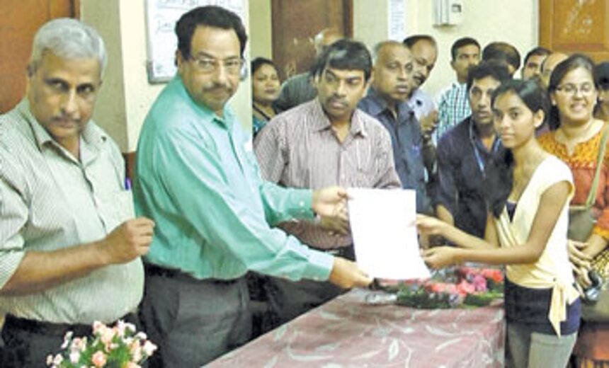 Dy CM Francis D'Souza issuing the first admission form to Ananiya Venkatesh Prabhudessai 1 Dy CM Francis D'Souza issuing the first admission form to Ananiya Venkatesh Prabhudessai