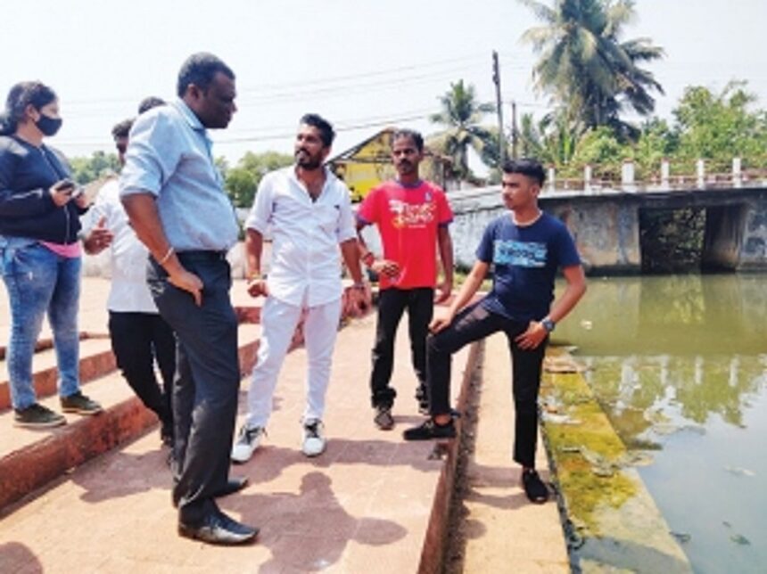 Dy Collector directs Mapusa Talathi to find  reasons behind ‘unhealthy’ Tar river