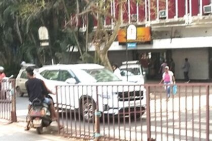 Easy crossing for riders over dividers near Panjim market
