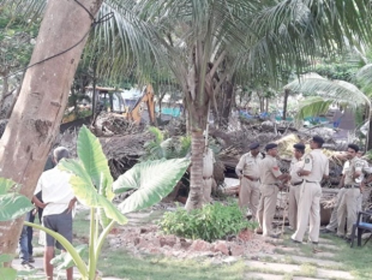 Eight illegal tourism structures  demolished at Agonda beach
