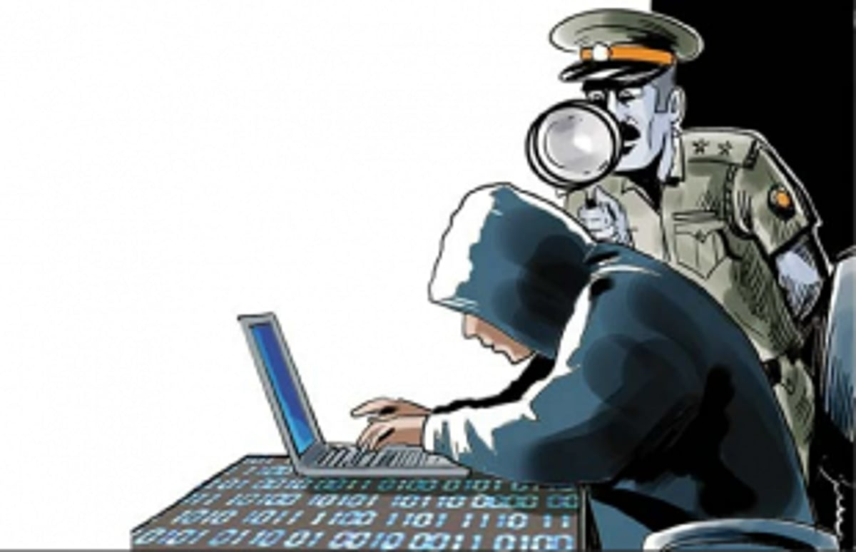 Eight persons arrested for operating a fake call centre
