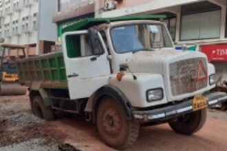 Eighth truck falls prey to Panjim’s Smart roads