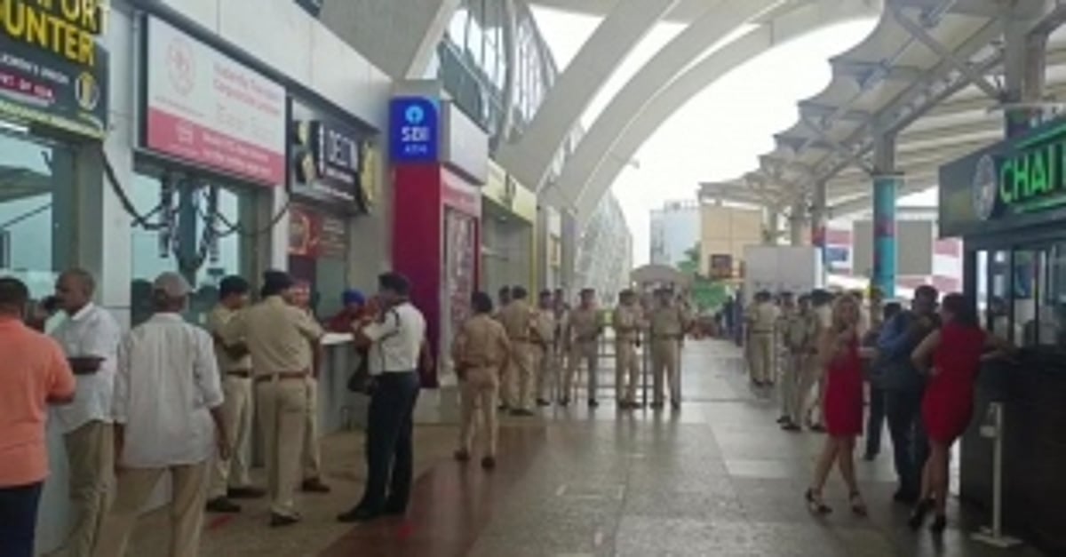 Eknath Shinde leaves for Mumbai with letter of support