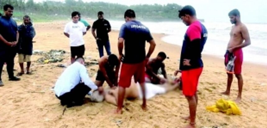 Elderly Mumbai couple drowns off Sinquerim, woman rescued 1 Elderly Mumbai couple drowns off Sinquerim, woman rescued