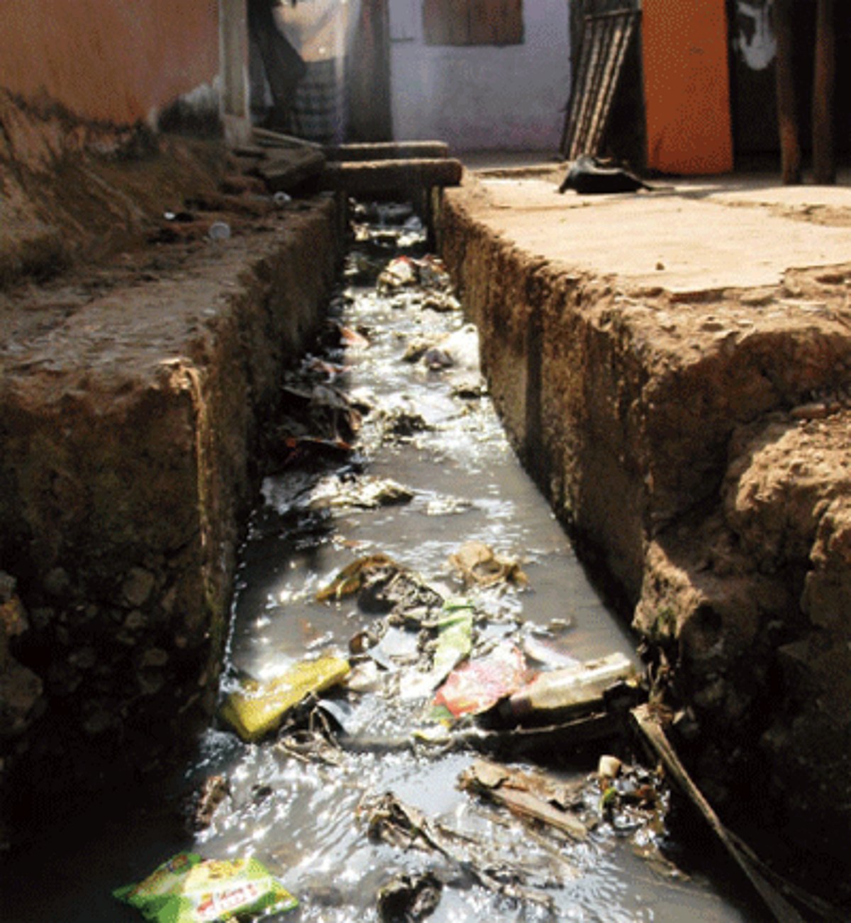 Elections come and go, but the clogged drains at Indra Nagar slum in Chimbel are there to stay. Despite umpteen promises to improve the hygiene in the area, the promises appear to come alive only during the election time.