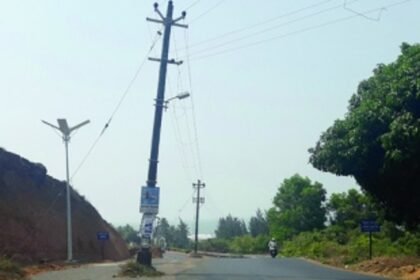 Electric poles left in the middle of Mandrem road, a risk to vehicles