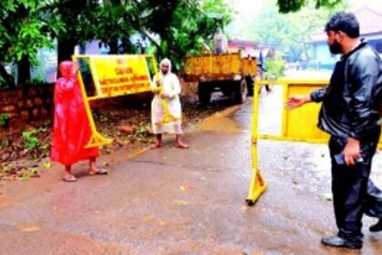 Electricity Dept forced to erect barriers to mark dug up roads in Cuncolim