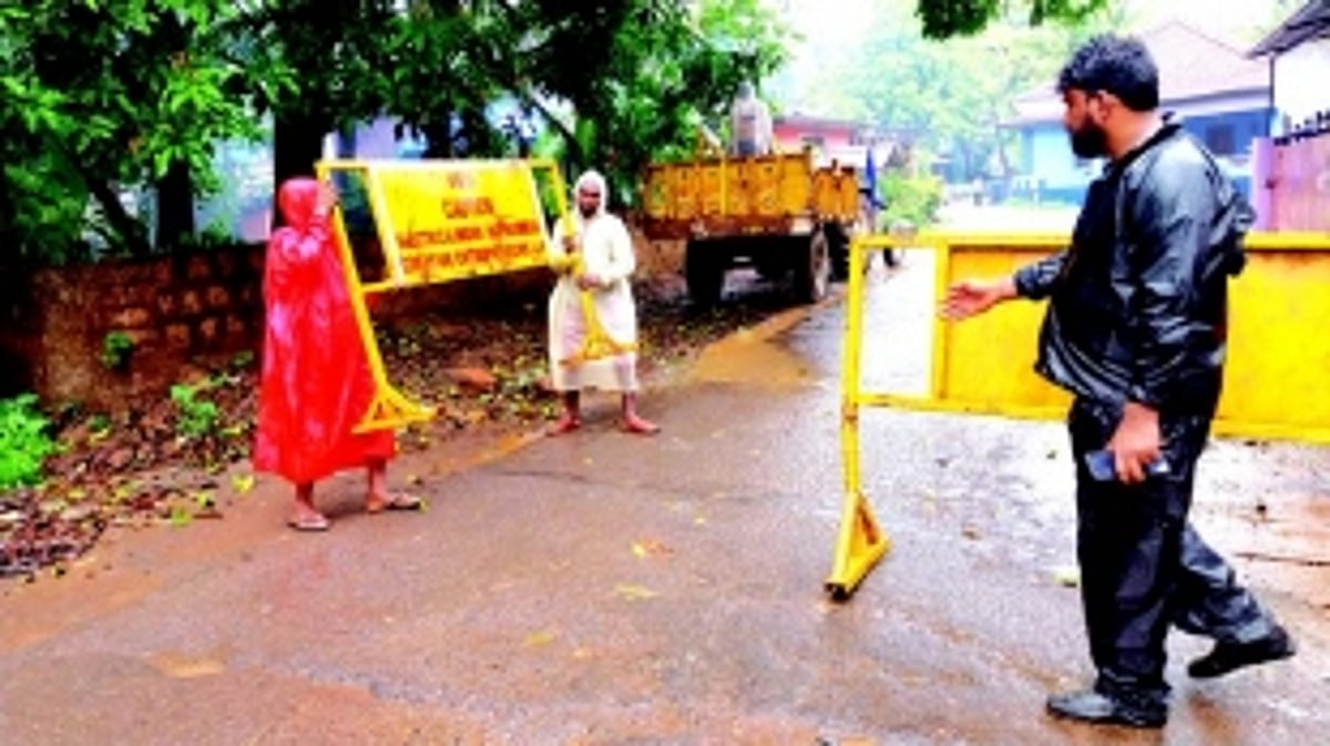 Electricity Dept forced to erect barriers to mark dug up roads in Cuncolim