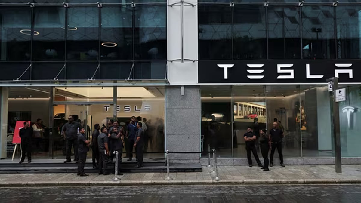 Elon Musk’s Tesla Arrives in India: Model Y Hits Mumbai Roads with a Premium Price Tag