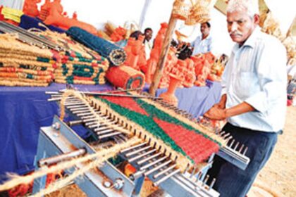Employees of Directorate of State for Craftsmen Training demonstrate
