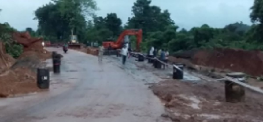 Engineers directed to clear debris along Cortalim road 1 Engineers directed to clear debris along Cortalim road