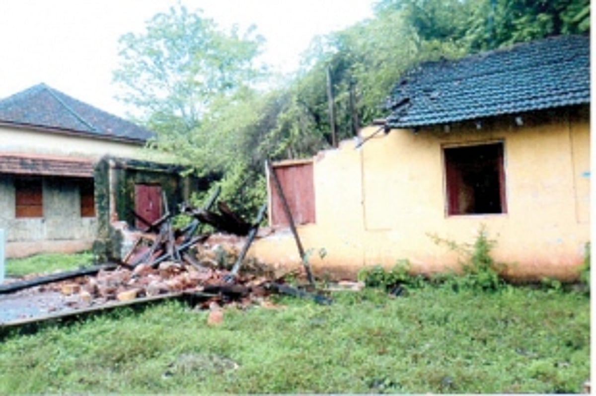 Ensure safety around collapsed Comunidade Ghar
