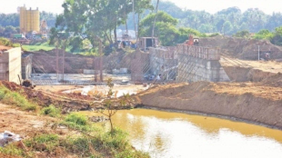 Environmentalists have raised concern about the blockage of River Sal near the wholesale fish market in Madel
