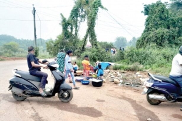 Evicted fish vendors shift to roadside sales following market crackdown