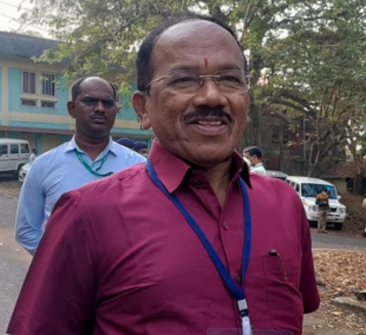 Ex-CM gets ready with a shoe shine