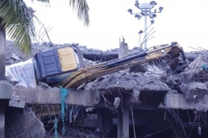 Excavator comes crashing down from 3rd floor of an abandoned building