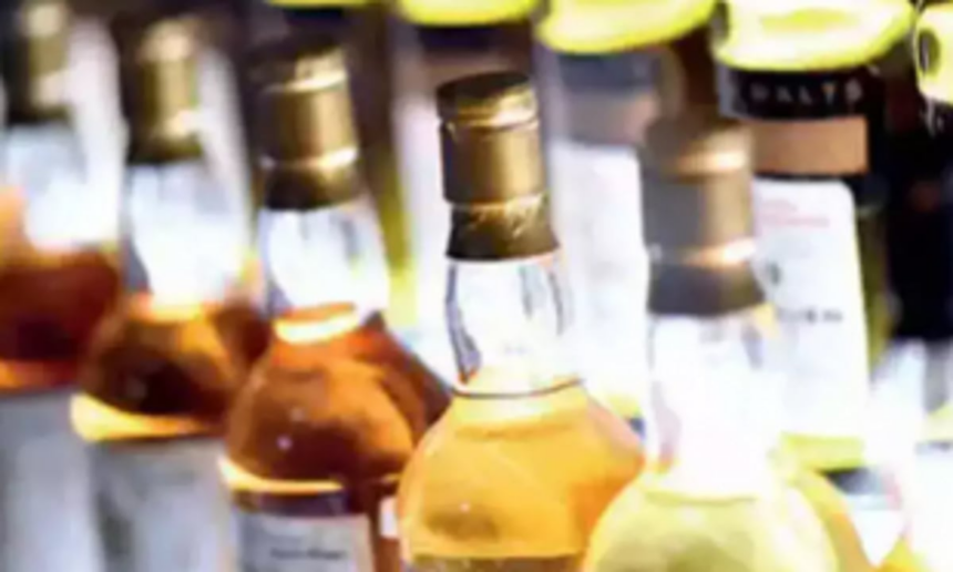 Excise officials seize 158 litres of smuggled  alcohol at Anmod Ghat