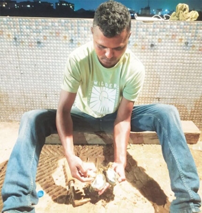 Exploring the depths of the Mangroves: Meet Suraj Salgaonkar, the oyster diver of Panjim