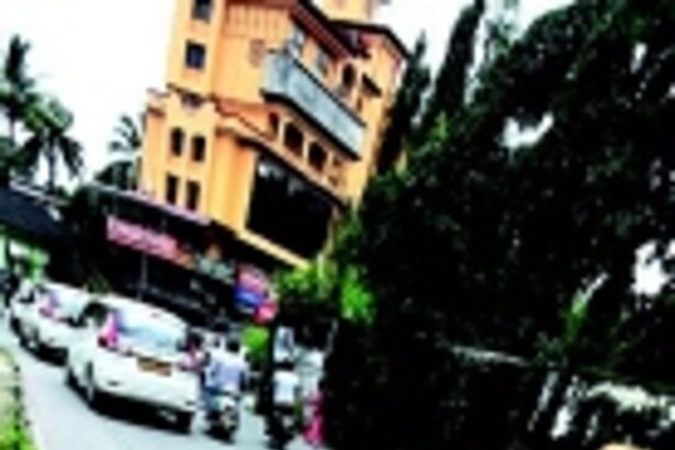 Exposed electrical wires on Hospicio hospital road pose danger