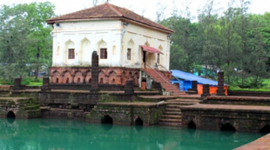 Extend flyover opposite  Safa Masjid: Bandora locals