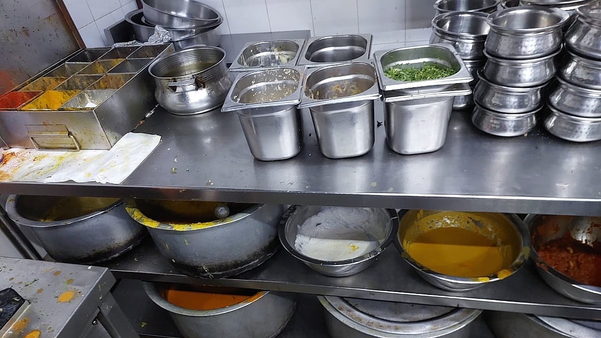 FDA Conducts Raids on Ashwem and Morjim Restaurants, Orders Shutdown of Four Kitchens Over Hygiene Issues