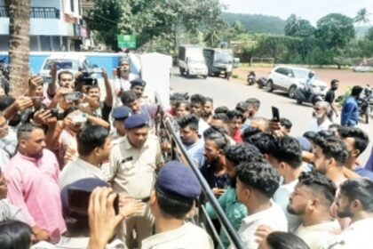 FIGHT FOR JUSTICE: Divar locals protest at Mardol PS, want Merc owner arrested