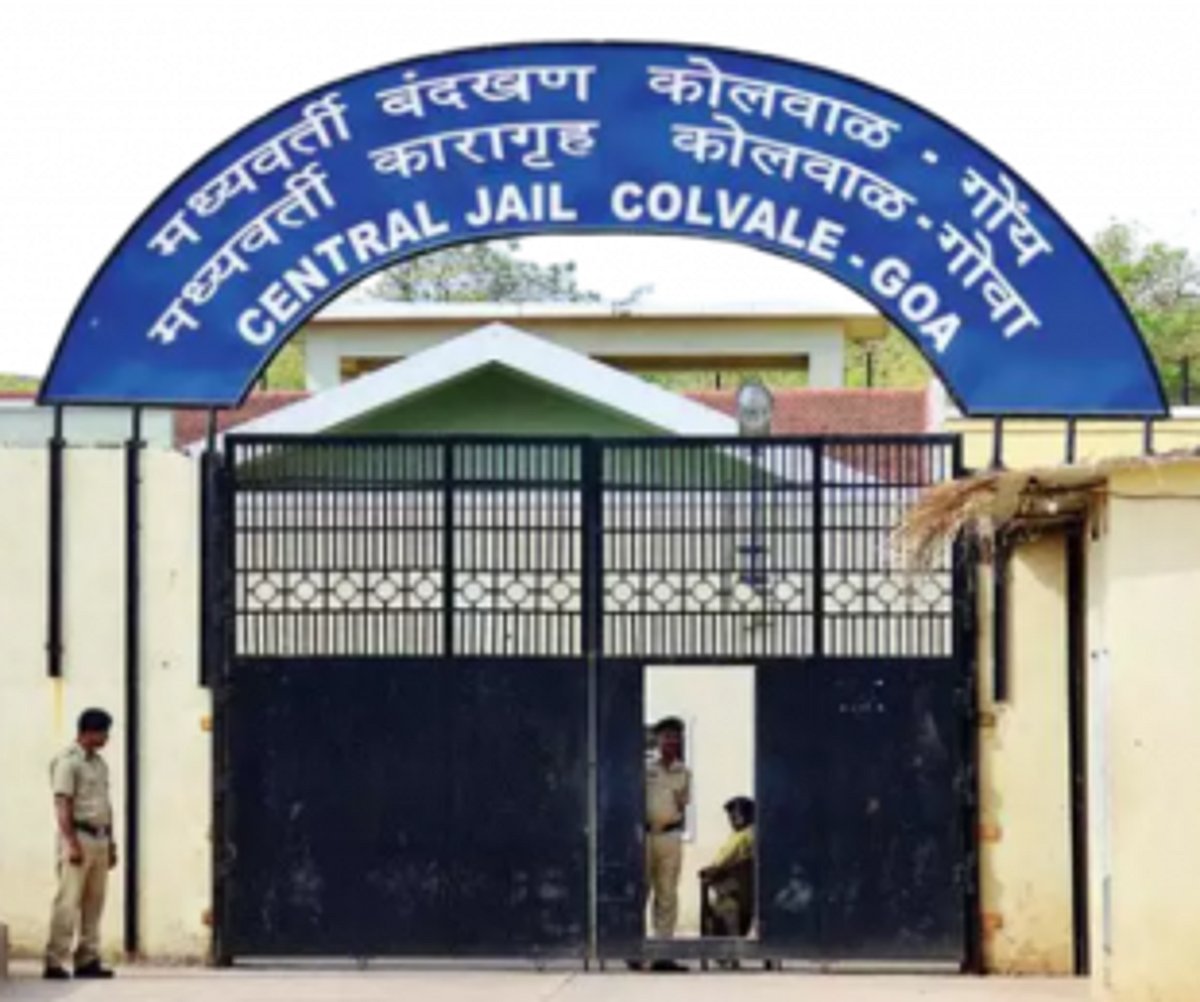 FIR filed against under-trial prisoner for trying to escape from Colvale Jail
