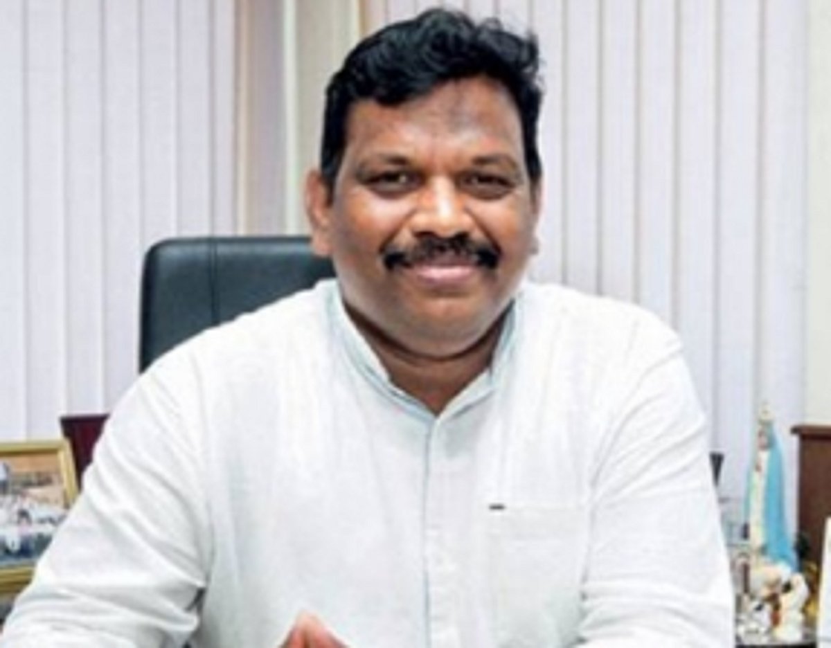 FIRs against vendors found  without masks, warns Min