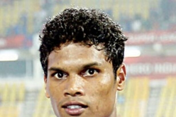 Fair result on a difficult pitch,  before energetic fans: Romeo