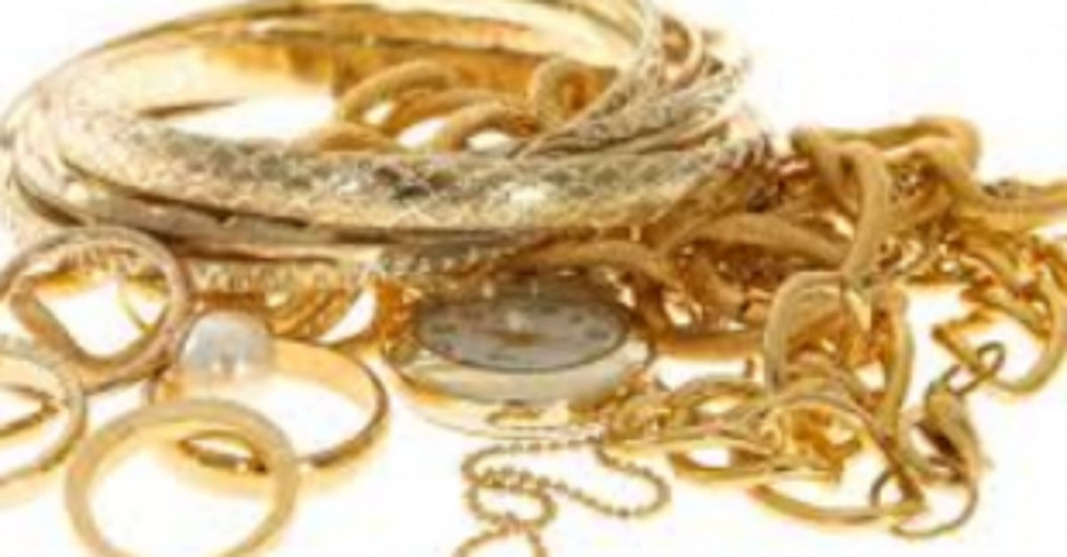 Fake health officer  steals gold from house at Curti