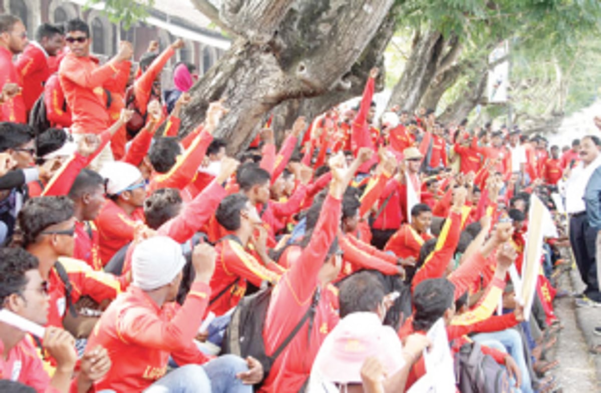 Families join lifeguards  on day 14 of satyagraha