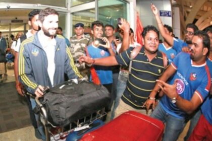 Fans give FC Goa a rousing welcome