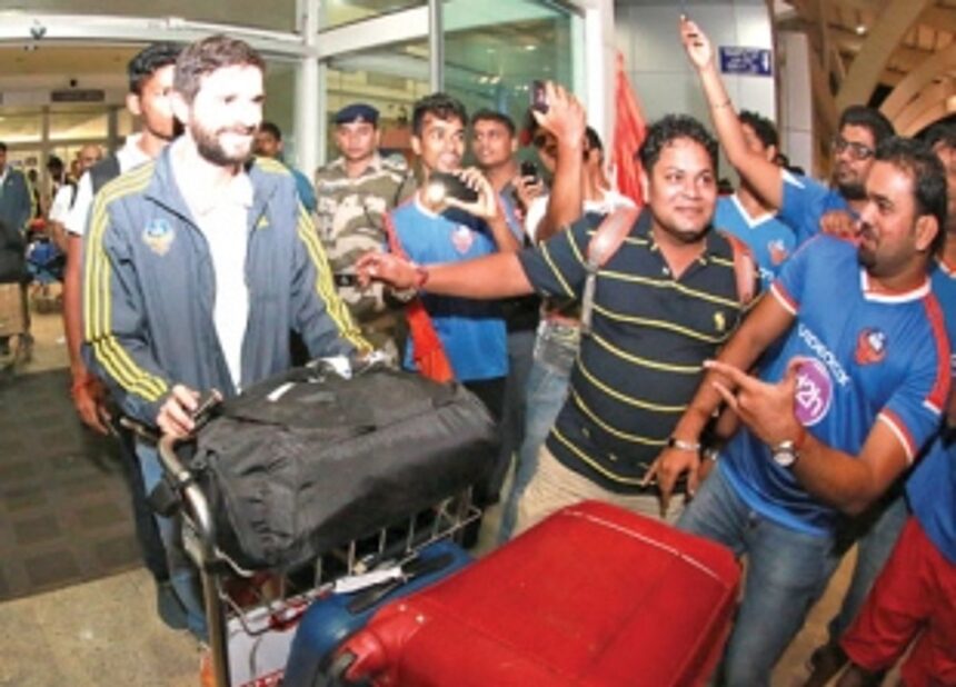 Fans give FC Goa a rousing welcome