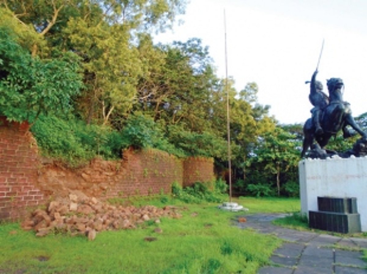 Farmagudi fort in crossfire of feuding ministers