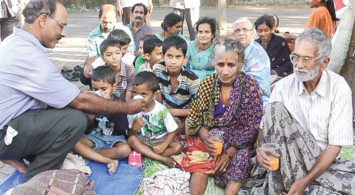 Farmer Vishnu Desai and family accept juice offered by an activist as they finally withdrew their 17-day old hunger strike on Friday.