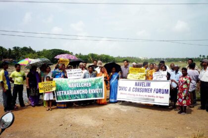 Farmers from Navelim and Rawanfond protesting with banners and placards in the fields.