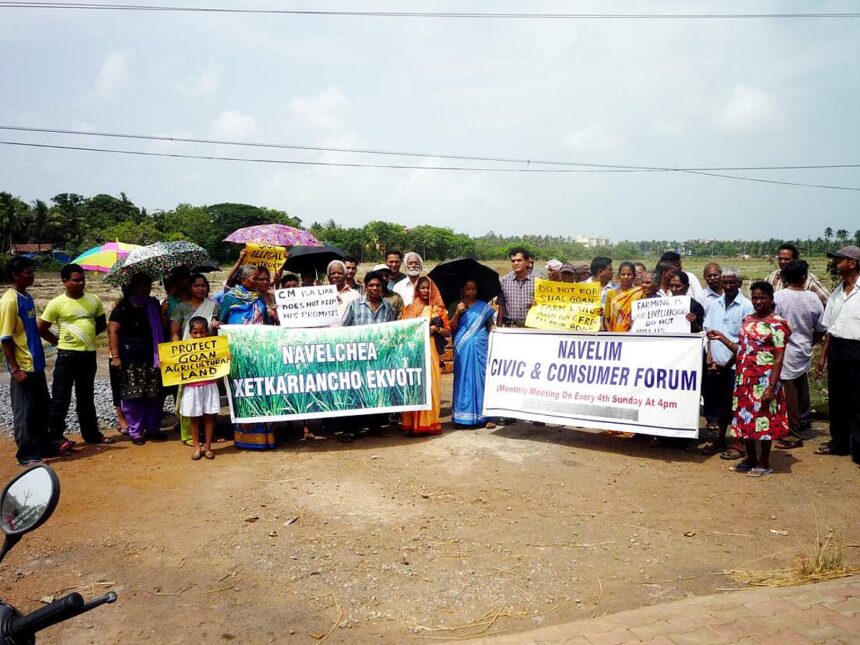 Farmers from Navelim and Rawanfond protesting with banners and placards in the fields.