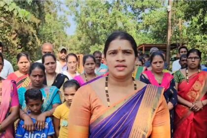 Farmers hit the streets with their wives and children to protest ore transport through highway