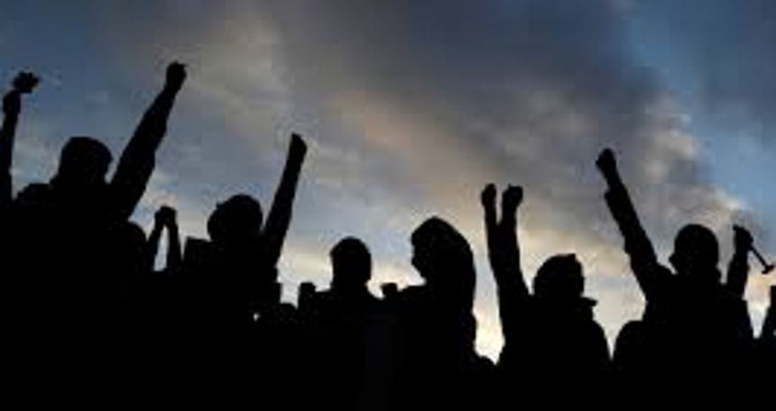 Farmers restart agitation to stop work at Mopa Link road