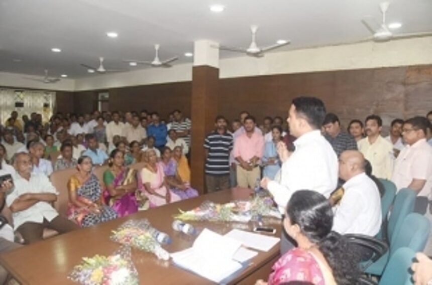 Farmers to get financial relief in five days: Dy CM 1 Farmers to get financial relief in five days: Dy CM