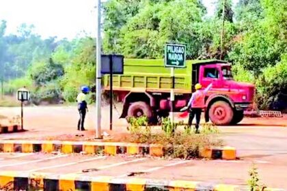 Farmers to knock on HC door as trucks
carrying ore turn Pilgao road dangerous