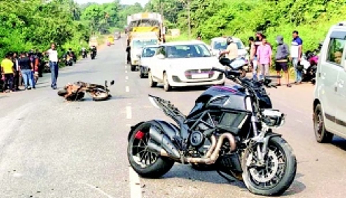 Fatal two-wheeler accident kills  Dharbandora man, another injured