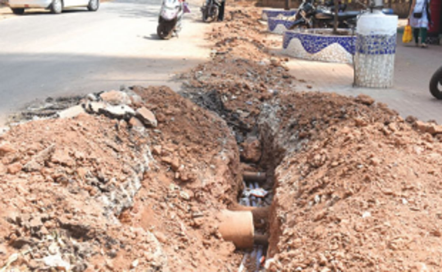 Fatorda road digging work irks commuters 1 Fatorda road digging work irks commuters