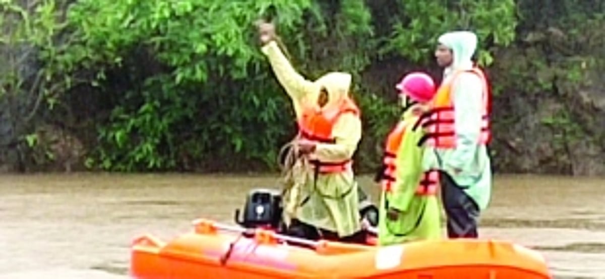 Fatorpa woman feared washed away on her way to the fields in Betul