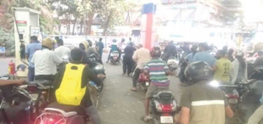 Fear of fuel price hike overwhelms Ponda petrol pump, causes traffic jam
