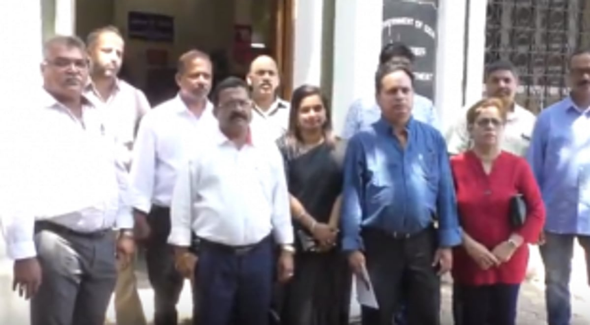 Fearing drop in liquor sales, bar owners seek rollback of price hike