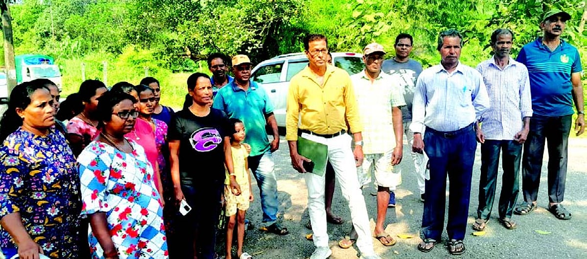 Fed-up with bad roads, Manora-Raia
protest at football ground