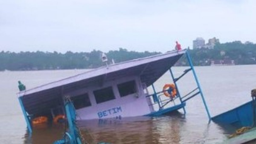 Ferry Boat Sinks While Anchored at Chorao Island; No Casualties Reported 1 Ferry Boat Sinks While Anchored at Chorao Island; No Casualties Reported